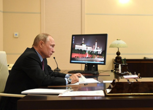 Путин поручил оценить опыт дистанта и предложить новые формы обучения